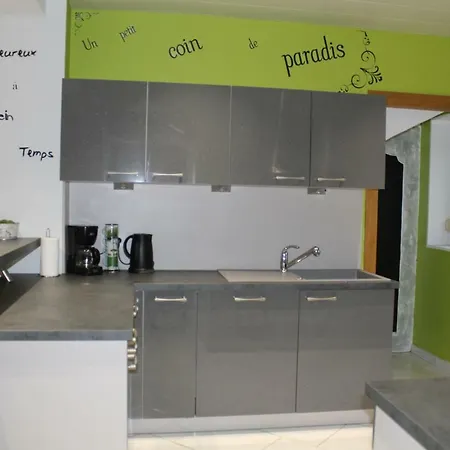 Chez Claudine بيت للعطل *